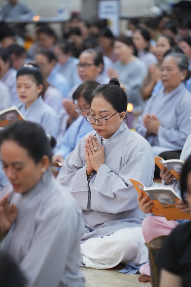 CHƯƠNG TRÌNH CA NHẠC “TOẢ ÁNH ĐẠO VÀNG” – CHÀO MỪNG SỰ KIỆN CHIÊM BÁI TÔN TƯỢNG AN TRÍ 02 NGÀY TẠI CHÙA HOẰNG PHÁP.