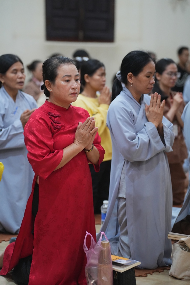 CHƯƠNG TRÌNH CA NHẠC “TOẢ ÁNH ĐẠO VÀNG” – CHÀO MỪNG SỰ KIỆN CHIÊM BÁI TÔN TƯỢNG AN TRÍ 02 NGÀY TẠI CHÙA HOẰNG PHÁP.