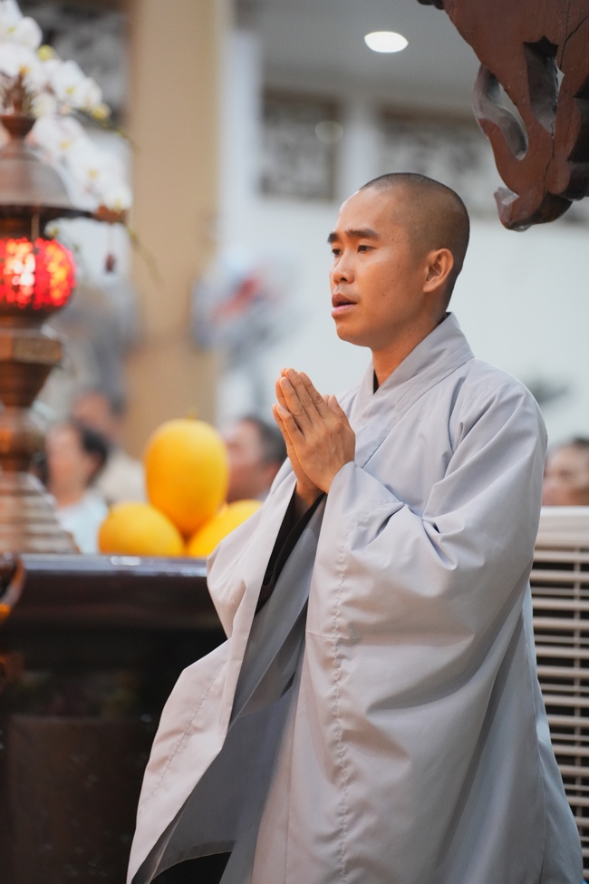 CHƯƠNG TRÌNH CA NHẠC “TOẢ ÁNH ĐẠO VÀNG” – CHÀO MỪNG SỰ KIỆN CHIÊM BÁI TÔN TƯỢNG AN TRÍ 02 NGÀY TẠI CHÙA HOẰNG PHÁP.