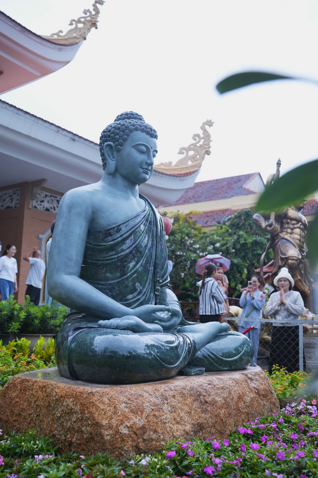CHƯƠNG TRÌNH CA NHẠC “TOẢ ÁNH ĐẠO VÀNG” – CHÀO MỪNG SỰ KIỆN CHIÊM BÁI TÔN TƯỢNG AN TRÍ 02 NGÀY TẠI CHÙA HOẰNG PHÁP.