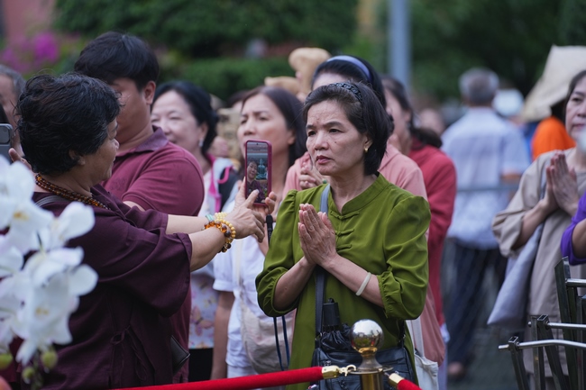 CHƯƠNG TRÌNH CA NHẠC “TOẢ ÁNH ĐẠO VÀNG” – CHÀO MỪNG SỰ KIỆN CHIÊM BÁI TÔN TƯỢNG AN TRÍ 02 NGÀY TẠI CHÙA HOẰNG PHÁP.