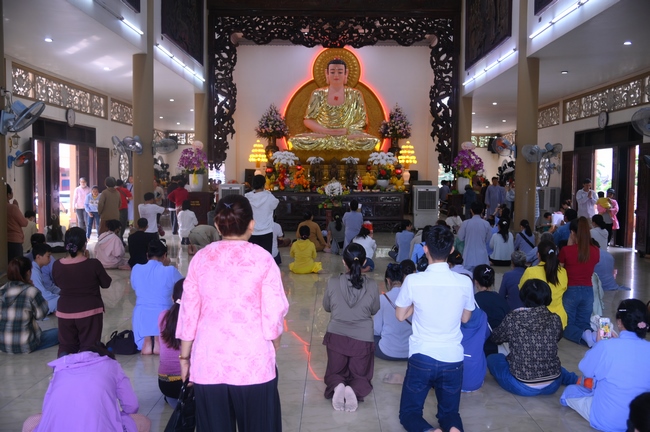 CHƯƠNG TRÌNH CA NHẠC “TOẢ ÁNH ĐẠO VÀNG” – CHÀO MỪNG SỰ KIỆN CHIÊM BÁI TÔN TƯỢNG AN TRÍ 02 NGÀY TẠI CHÙA HOẰNG PHÁP.