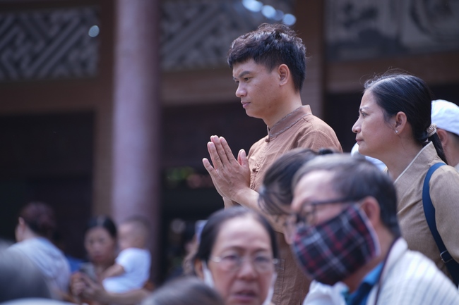 CHƯƠNG TRÌNH CA NHẠC “TOẢ ÁNH ĐẠO VÀNG” – CHÀO MỪNG SỰ KIỆN CHIÊM BÁI TÔN TƯỢNG AN TRÍ 02 NGÀY TẠI CHÙA HOẰNG PHÁP.