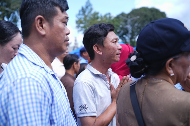 CHƯƠNG TRÌNH CA NHẠC “TOẢ ÁNH ĐẠO VÀNG” – CHÀO MỪNG SỰ KIỆN CHIÊM BÁI TÔN TƯỢNG AN TRÍ 02 NGÀY TẠI CHÙA HOẰNG PHÁP.