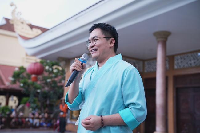 CHƯƠNG TRÌNH CA NHẠC “TOẢ ÁNH ĐẠO VÀNG” – CHÀO MỪNG SỰ KIỆN CHIÊM BÁI TÔN TƯỢNG AN TRÍ 02 NGÀY TẠI CHÙA HOẰNG PHÁP.