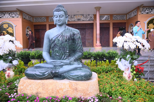 CHƯƠNG TRÌNH CA NHẠC “TOẢ ÁNH ĐẠO VÀNG” – CHÀO MỪNG SỰ KIỆN CHIÊM BÁI TÔN TƯỢNG AN TRÍ 02 NGÀY TẠI CHÙA HOẰNG PHÁP.