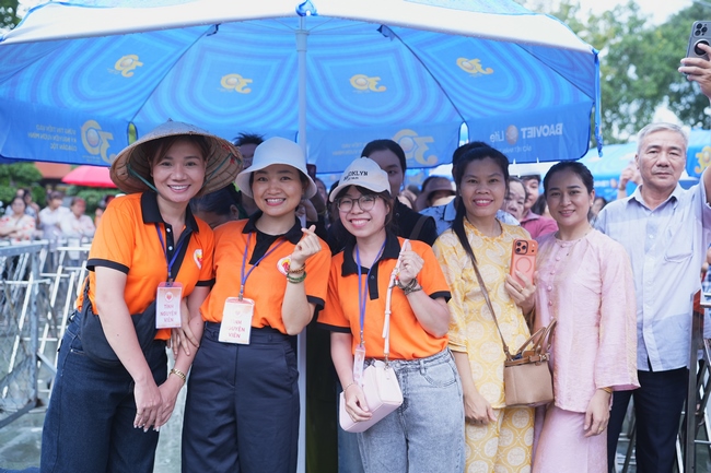 CHƯƠNG TRÌNH CA NHẠC “TOẢ ÁNH ĐẠO VÀNG” – CHÀO MỪNG SỰ KIỆN CHIÊM BÁI TÔN TƯỢNG AN TRÍ 02 NGÀY TẠI CHÙA HOẰNG PHÁP.