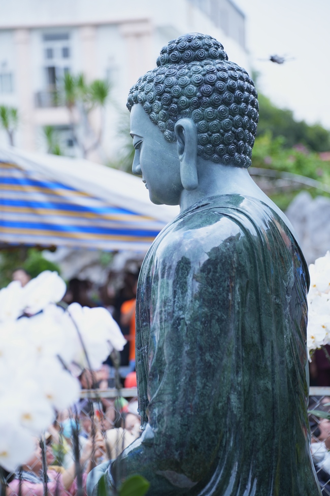 CHƯƠNG TRÌNH CA NHẠC “TOẢ ÁNH ĐẠO VÀNG” – CHÀO MỪNG SỰ KIỆN CHIÊM BÁI TÔN TƯỢNG AN TRÍ 02 NGÀY TẠI CHÙA HOẰNG PHÁP.