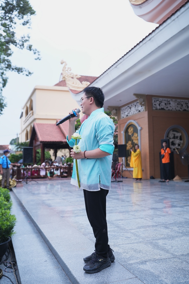 CHƯƠNG TRÌNH CA NHẠC “TOẢ ÁNH ĐẠO VÀNG” – CHÀO MỪNG SỰ KIỆN CHIÊM BÁI TÔN TƯỢNG AN TRÍ 02 NGÀY TẠI CHÙA HOẰNG PHÁP.