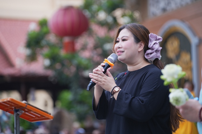 CHƯƠNG TRÌNH CA NHẠC “TOẢ ÁNH ĐẠO VÀNG” – CHÀO MỪNG SỰ KIỆN CHIÊM BÁI TÔN TƯỢNG AN TRÍ 02 NGÀY TẠI CHÙA HOẰNG PHÁP.