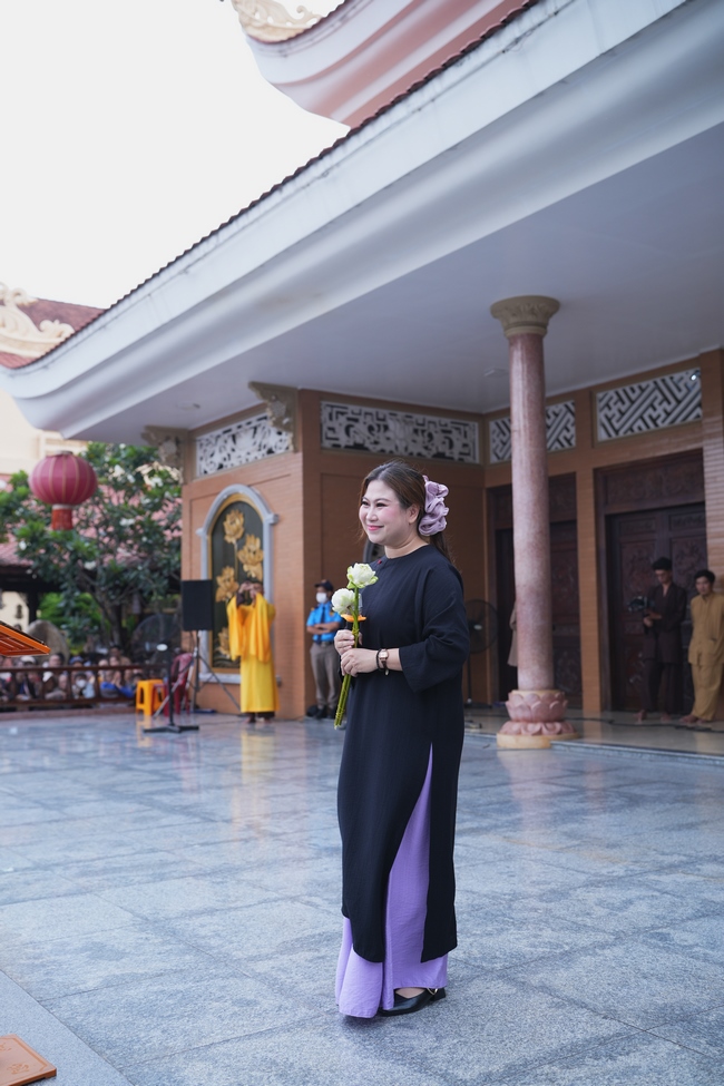 CHƯƠNG TRÌNH CA NHẠC “TOẢ ÁNH ĐẠO VÀNG” – CHÀO MỪNG SỰ KIỆN CHIÊM BÁI TÔN TƯỢNG AN TRÍ 02 NGÀY TẠI CHÙA HOẰNG PHÁP.