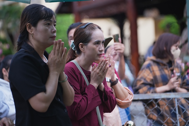 CHƯƠNG TRÌNH CA NHẠC “TOẢ ÁNH ĐẠO VÀNG” – CHÀO MỪNG SỰ KIỆN CHIÊM BÁI TÔN TƯỢNG AN TRÍ 02 NGÀY TẠI CHÙA HOẰNG PHÁP.