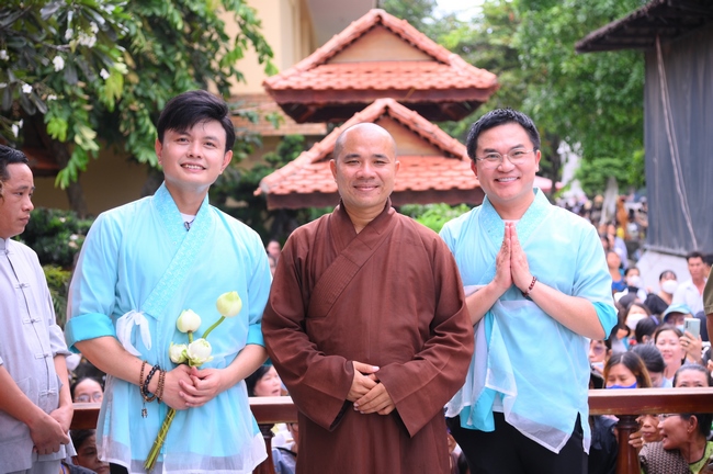 CHƯƠNG TRÌNH CA NHẠC “TOẢ ÁNH ĐẠO VÀNG” – CHÀO MỪNG SỰ KIỆN CHIÊM BÁI TÔN TƯỢNG AN TRÍ 02 NGÀY TẠI CHÙA HOẰNG PHÁP.