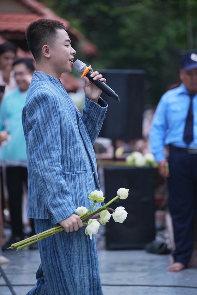 CHƯƠNG TRÌNH CA NHẠC “TOẢ ÁNH ĐẠO VÀNG” – CHÀO MỪNG SỰ KIỆN CHIÊM BÁI TÔN TƯỢNG AN TRÍ 02 NGÀY TẠI CHÙA HOẰNG PHÁP.