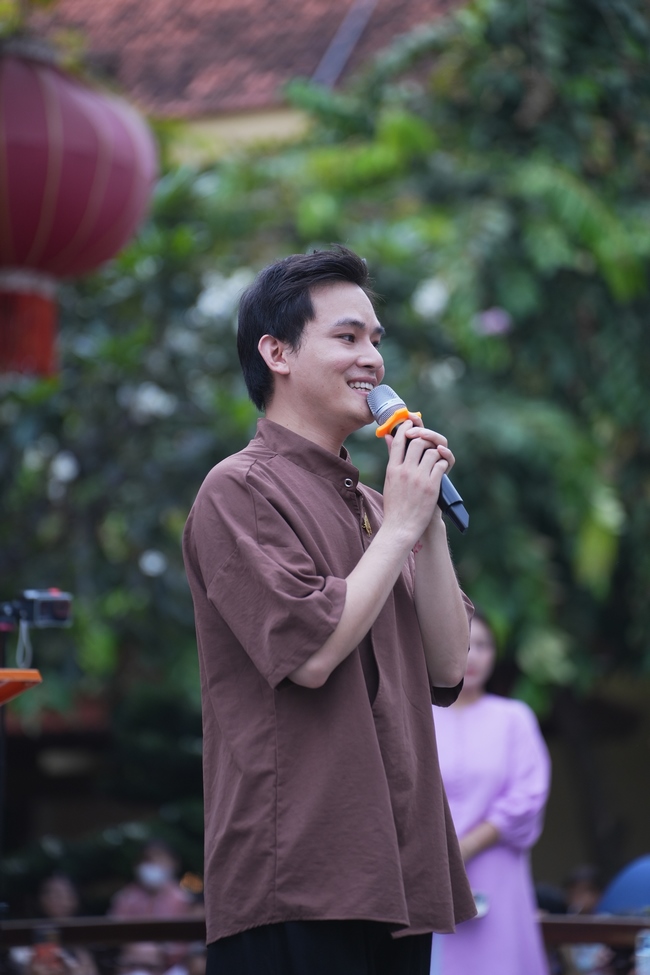 CHƯƠNG TRÌNH CA NHẠC “TOẢ ÁNH ĐẠO VÀNG” – CHÀO MỪNG SỰ KIỆN CHIÊM BÁI TÔN TƯỢNG AN TRÍ 02 NGÀY TẠI CHÙA HOẰNG PHÁP.
