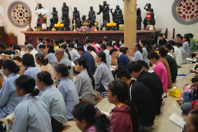 CHƯƠNG TRÌNH CA NHẠC “TOẢ ÁNH ĐẠO VÀNG” – CHÀO MỪNG SỰ KIỆN CHIÊM BÁI TÔN TƯỢNG AN TRÍ 02 NGÀY TẠI CHÙA HOẰNG PHÁP.