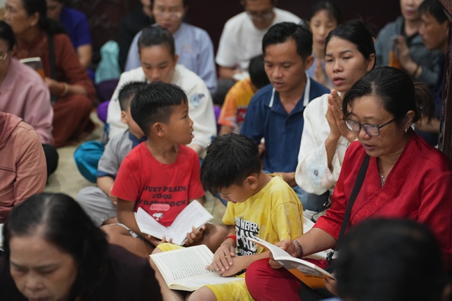 CHƯƠNG TRÌNH CA NHẠC “TOẢ ÁNH ĐẠO VÀNG” – CHÀO MỪNG SỰ KIỆN CHIÊM BÁI TÔN TƯỢNG AN TRÍ 02 NGÀY TẠI CHÙA HOẰNG PHÁP.