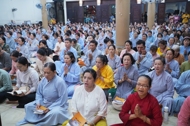 CHƯƠNG TRÌNH CA NHẠC “TOẢ ÁNH ĐẠO VÀNG” – CHÀO MỪNG SỰ KIỆN CHIÊM BÁI TÔN TƯỢNG AN TRÍ 02 NGÀY TẠI CHÙA HOẰNG PHÁP.