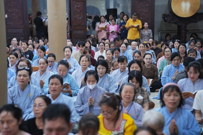 CHƯƠNG TRÌNH CA NHẠC “TOẢ ÁNH ĐẠO VÀNG” – CHÀO MỪNG SỰ KIỆN CHIÊM BÁI TÔN TƯỢNG AN TRÍ 02 NGÀY TẠI CHÙA HOẰNG PHÁP.