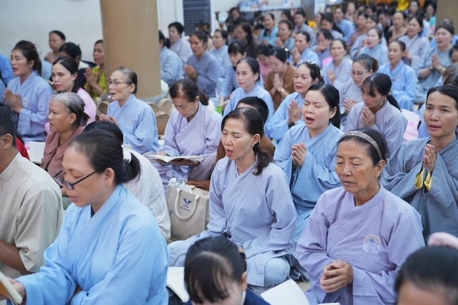 CHƯƠNG TRÌNH CA NHẠC “TOẢ ÁNH ĐẠO VÀNG” – CHÀO MỪNG SỰ KIỆN CHIÊM BÁI TÔN TƯỢNG AN TRÍ 02 NGÀY TẠI CHÙA HOẰNG PHÁP.