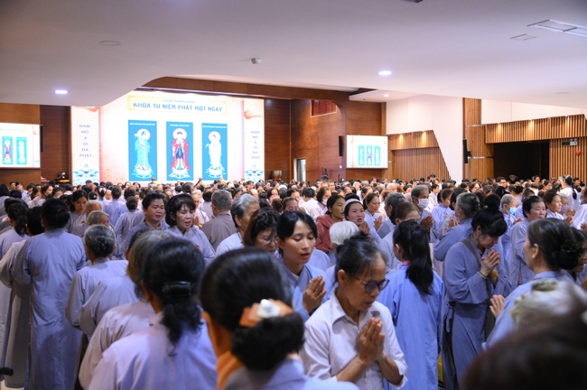 KHÓA TU NIỆM PHẬT MỘT NGÀY | CHÙA HOẰNG PHÁP.