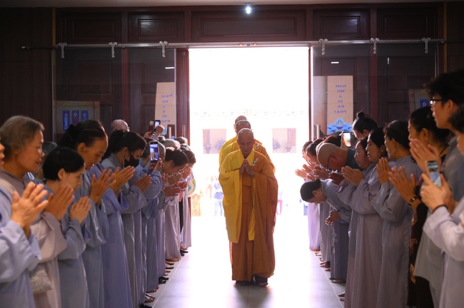 KHÓA TU NIỆM PHẬT MỘT NGÀY | CHÙA HOẰNG PHÁP.