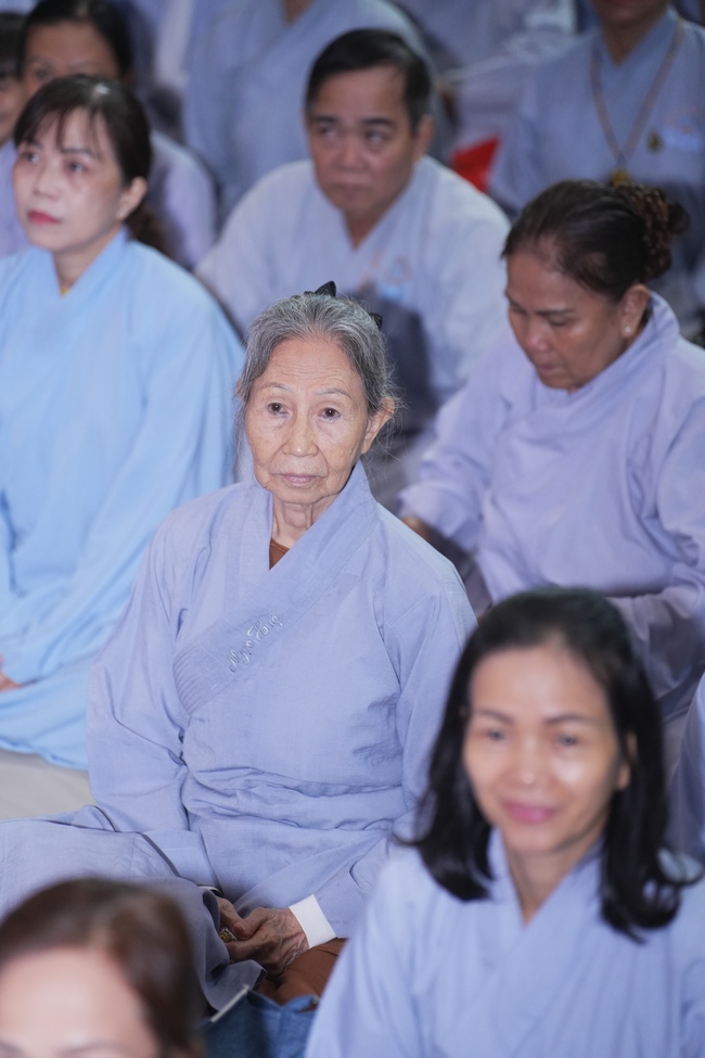 KHÓA TU NIỆM PHẬT MỘT NGÀY | CHÙA HOẰNG PHÁP.