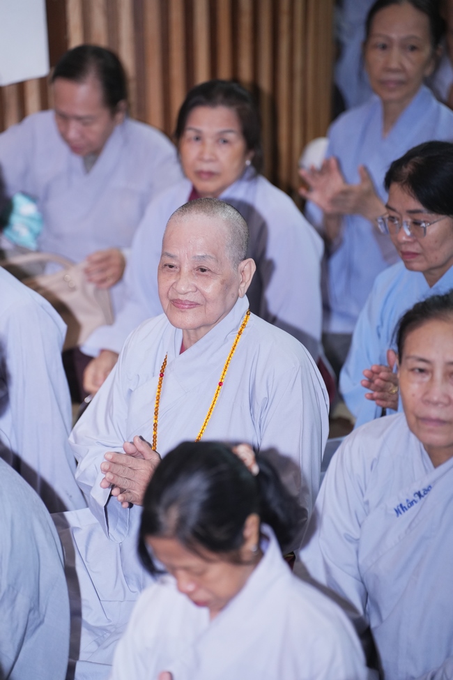 KHÓA TU NIỆM PHẬT MỘT NGÀY | CHÙA HOẰNG PHÁP.