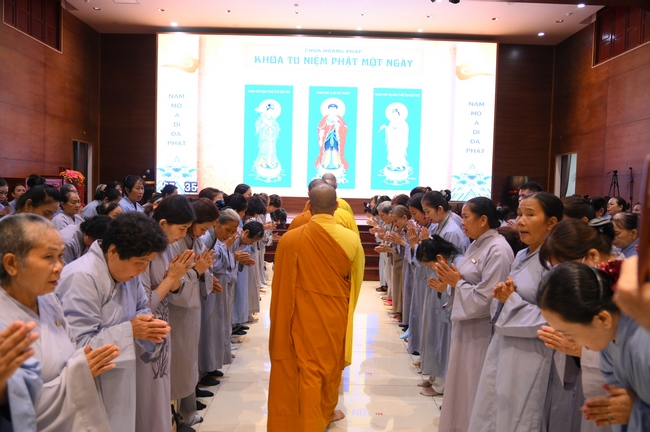 KHÓA TU NIỆM PHẬT MỘT NGÀY | CHÙA HOẰNG PHÁP.