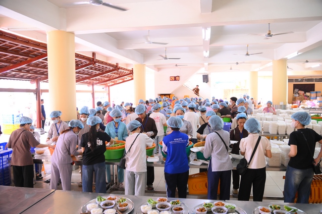 KHÓA TU NIỆM PHẬT MỘT NGÀY | CHÙA HOẰNG PHÁP.