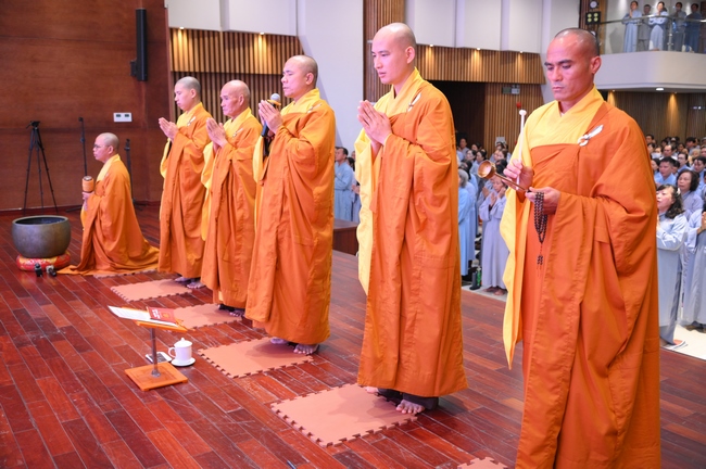 KHÓA TU NIỆM PHẬT MỘT NGÀY | CHÙA HOẰNG PHÁP.