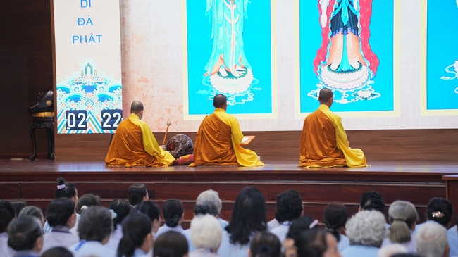 Khai khóa Khóa Tu Phật Thất lần thứ 109.
