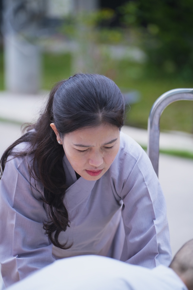 Nhóm Phật tử Liên Huệ, Liên Hương, Liên Trinh và Ngọc Nhu phát tâm cúng dường sữa hạt sen và đậu hủ Singapore đến Học viện Phật giáo Việt Nam tại TP. Hồ Chí Minh (cơ sở 2, xã Bình Lợi) và chùa Thanh Tâm.