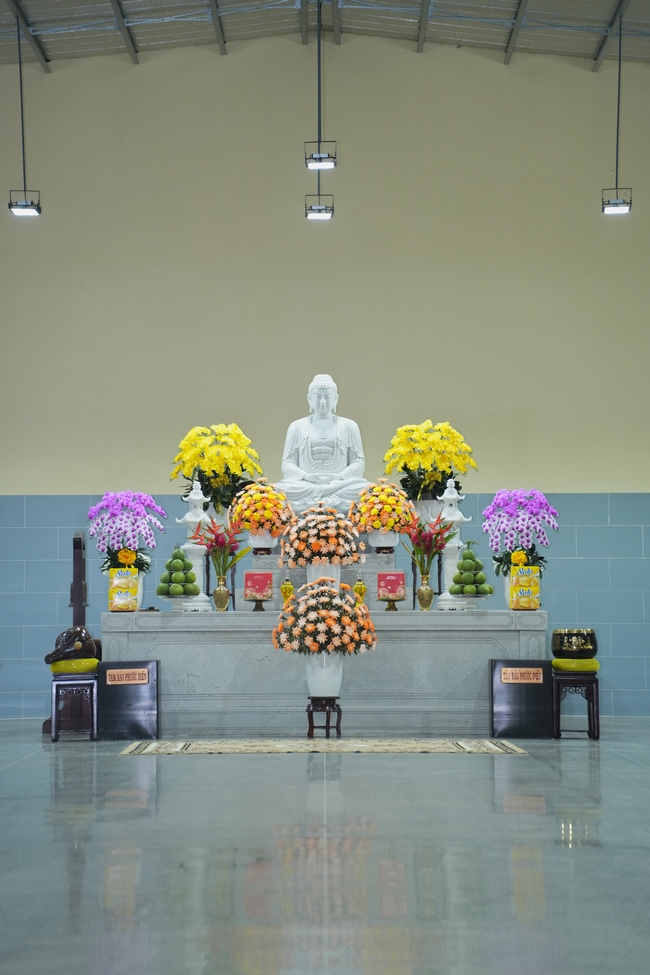 Nhóm Phật tử Liên Huệ, Liên Hương, Liên Trinh và Ngọc Nhu phát tâm cúng dường sữa hạt sen và đậu hủ Singapore đến Học viện Phật giáo Việt Nam tại TP. Hồ Chí Minh (cơ sở 2, xã Bình Lợi) và chùa Thanh Tâm.