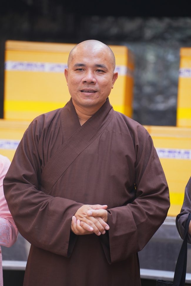 Nhóm Phật tử Liên Huệ, Liên Hương, Liên Trinh và Ngọc Nhu phát tâm cúng dường sữa hạt sen và đậu hủ Singapore đến Học viện Phật giáo Việt Nam tại TP. Hồ Chí Minh (cơ sở 2, xã Bình Lợi) và chùa Thanh Tâm.