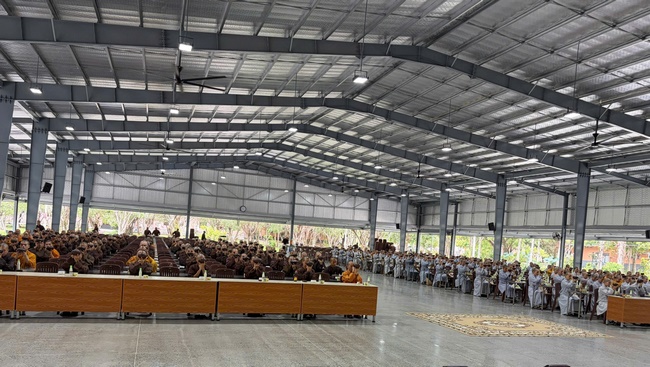 Nhóm Phật tử Liên Huệ, Liên Hương, Liên Trinh và Ngọc Nhu phát tâm cúng dường sữa hạt sen và đậu hủ Singapore đến Học viện Phật giáo Việt Nam tại TP. Hồ Chí Minh (cơ sở 2, xã Bình Lợi) và chùa Thanh Tâm.