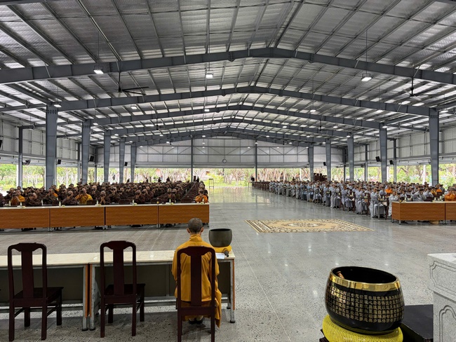 Nhóm Phật tử Liên Huệ, Liên Hương, Liên Trinh và Ngọc Nhu phát tâm cúng dường sữa hạt sen và đậu hủ Singapore đến Học viện Phật giáo Việt Nam tại TP. Hồ Chí Minh (cơ sở 2, xã Bình Lợi) và chùa Thanh Tâm.