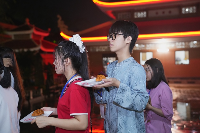 CHƯƠNG TRÌNH ĐÊM THIỀN NHẠC TRUNG THU “ÔN LẠI LỜI PHẬT DẠY”TRƯỚC THỀM KHÓA TU “SINH VIÊN HƯỚNG VỀ PHẬT PHÁP”.