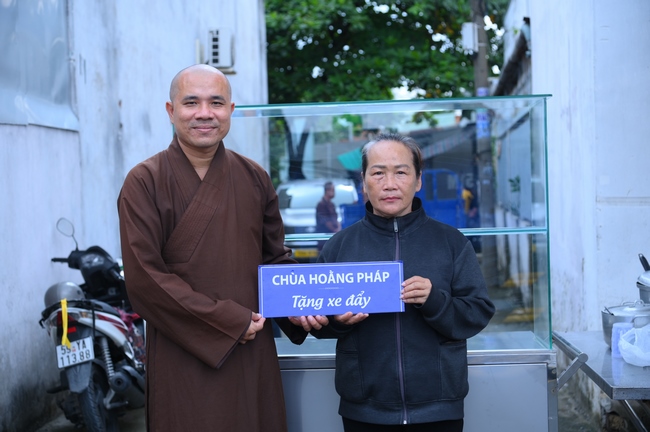 Chương trình từ thiện “Phương tiện nghĩa tình”.