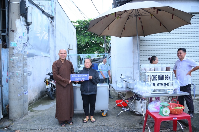 Chương trình từ thiện “Phương tiện nghĩa tình”.