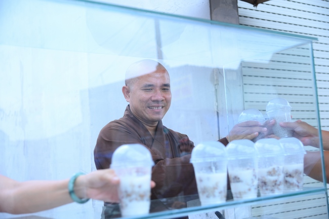 Chương trình từ thiện “Phương tiện nghĩa tình”.