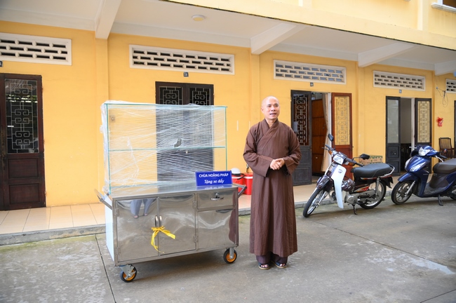Chương trình từ thiện “Phương tiện nghĩa tình”.