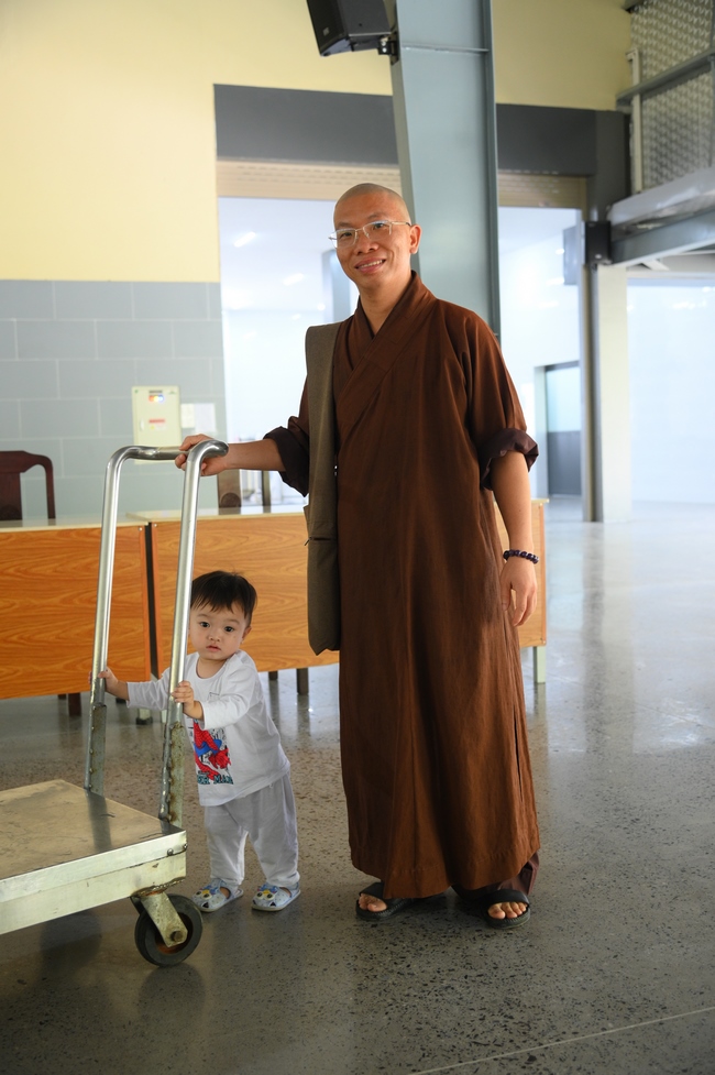 Gia đình Phật tử Nguyên Oanh, Giác Bổn và quý Phật tử ẩn danh phát tâm cúng dường 700 phần chè sâm bổ lượng đến Học viện Phật giáo Việt Nam tại TP. Hồ Chí Minh (cơ sở 2, xã Bình Lợi) và chùa Thanh Tâm.
