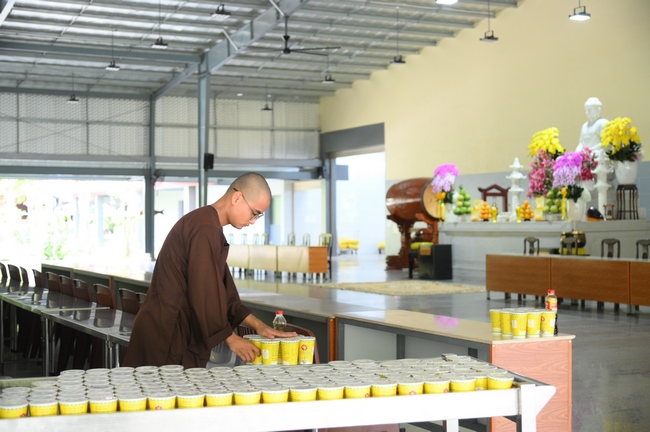 Gia đình Phật tử Nguyên Oanh, Giác Bổn và quý Phật tử ẩn danh phát tâm cúng dường 700 phần chè sâm bổ lượng đến Học viện Phật giáo Việt Nam tại TP. Hồ Chí Minh (cơ sở 2, xã Bình Lợi) và chùa Thanh Tâm.