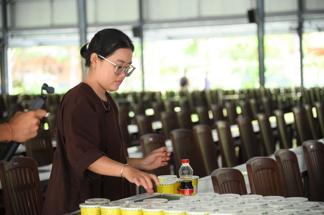 Gia đình Phật tử Nguyên Oanh, Giác Bổn và quý Phật tử ẩn danh phát tâm cúng dường 700 phần chè sâm bổ lượng đến Học viện Phật giáo Việt Nam tại TP. Hồ Chí Minh (cơ sở 2, xã Bình Lợi) và chùa Thanh Tâm.