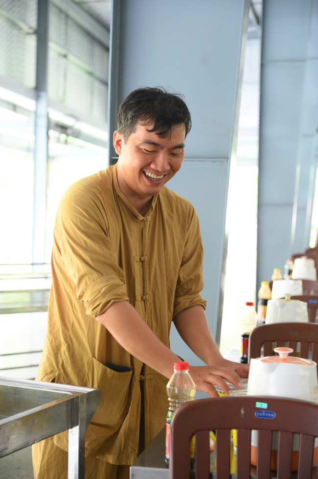 Gia đình Phật tử Nguyên Oanh, Giác Bổn và quý Phật tử ẩn danh phát tâm cúng dường 700 phần chè sâm bổ lượng đến Học viện Phật giáo Việt Nam tại TP. Hồ Chí Minh (cơ sở 2, xã Bình Lợi) và chùa Thanh Tâm.