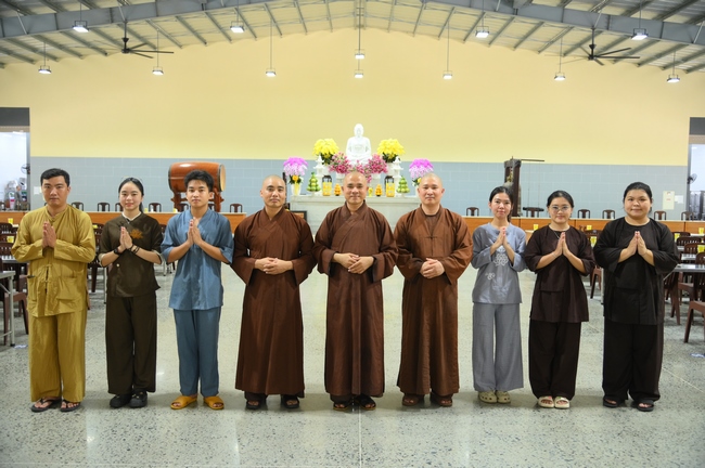 Gia đình Phật tử Nguyên Oanh, Giác Bổn và quý Phật tử ẩn danh phát tâm cúng dường 700 phần chè sâm bổ lượng đến Học viện Phật giáo Việt Nam tại TP. Hồ Chí Minh (cơ sở 2, xã Bình Lợi) và chùa Thanh Tâm.
