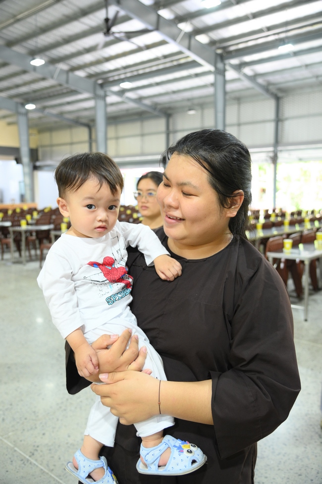 Gia đình Phật tử Nguyên Oanh, Giác Bổn và quý Phật tử ẩn danh phát tâm cúng dường 700 phần chè sâm bổ lượng đến Học viện Phật giáo Việt Nam tại TP. Hồ Chí Minh (cơ sở 2, xã Bình Lợi) và chùa Thanh Tâm.