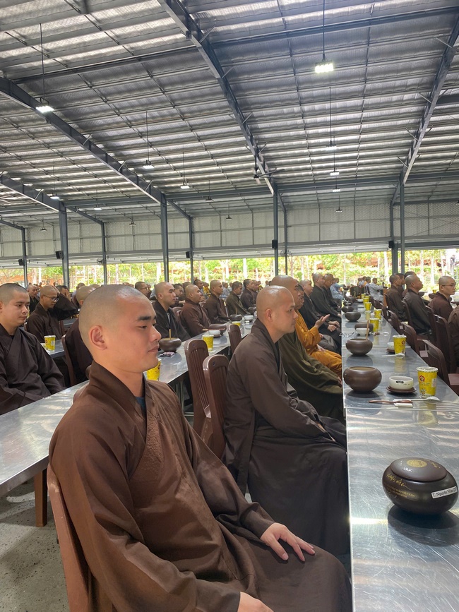 Gia đình Phật tử Nguyên Oanh, Giác Bổn và quý Phật tử ẩn danh phát tâm cúng dường 700 phần chè sâm bổ lượng đến Học viện Phật giáo Việt Nam tại TP. Hồ Chí Minh (cơ sở 2, xã Bình Lợi) và chùa Thanh Tâm.