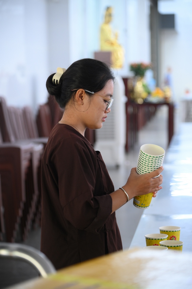 Gia đình Phật tử Nguyên Oanh, Giác Bổn và quý Phật tử ẩn danh phát tâm cúng dường 700 phần chè sâm bổ lượng đến Học viện Phật giáo Việt Nam tại TP. Hồ Chí Minh (cơ sở 2, xã Bình Lợi) và chùa Thanh Tâm.